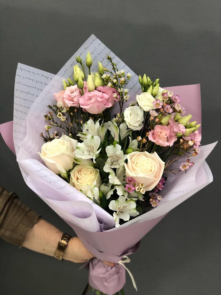 Букет цветов из: Альстромерии, Розы и Лизиантусы в Малой Пурге