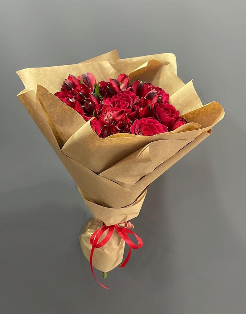 Букет цветов из: Альстромерии и Розы в Малой Пурге