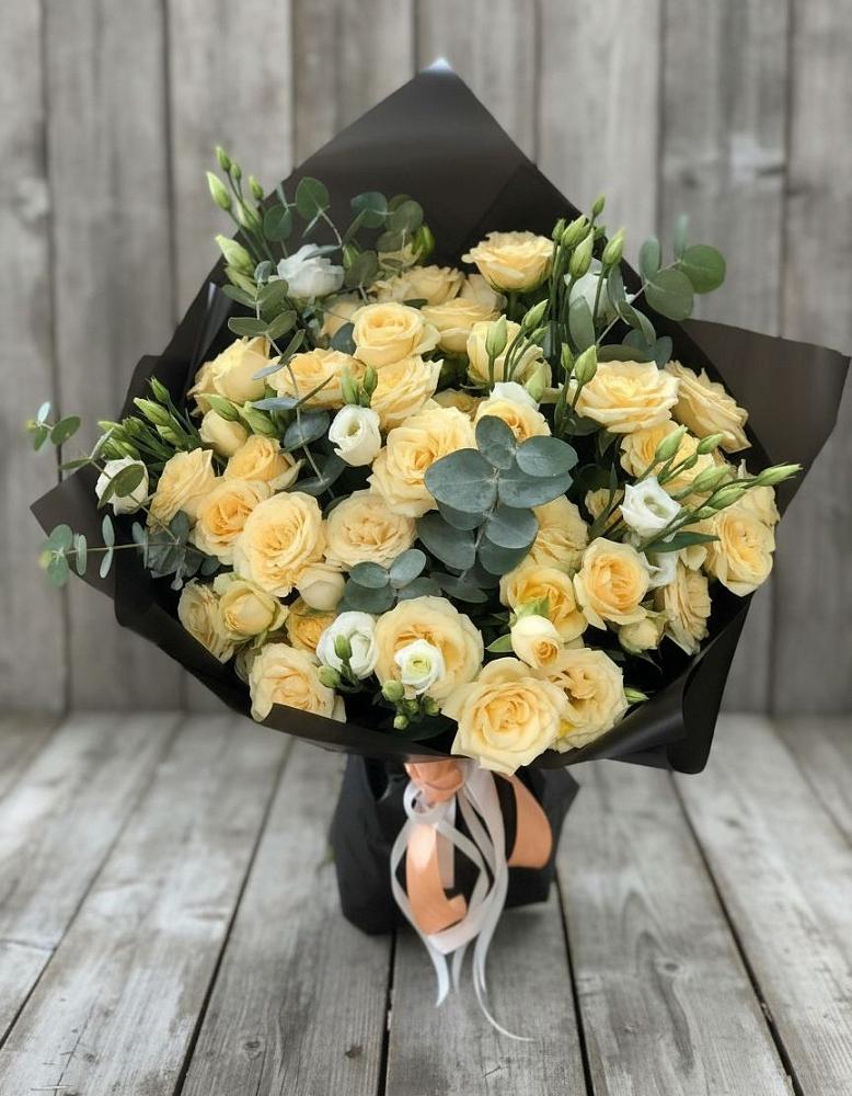 Букет цветов из: Розы и Лизиантусы в Малой Пурге