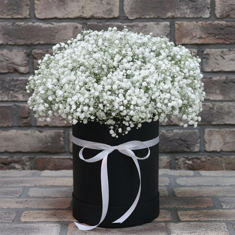 Цветочная композиция из Гипсофила в шляпной коробке в Малой Пурге