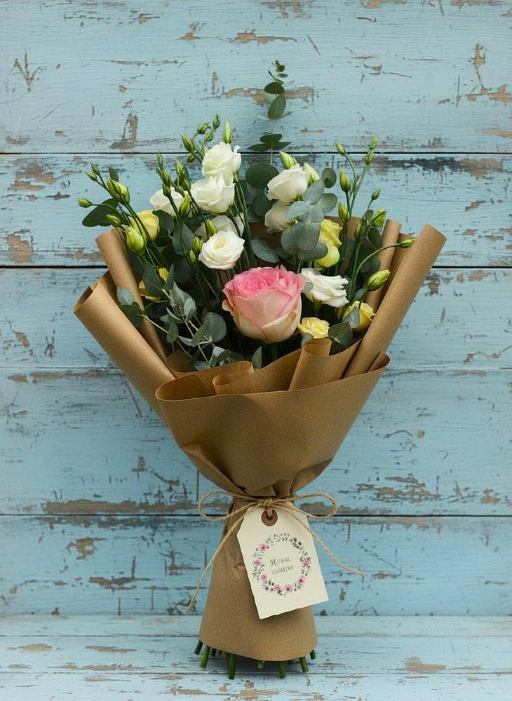 Букет цветов из: Розы и Лизиантусы в Малой Пурге