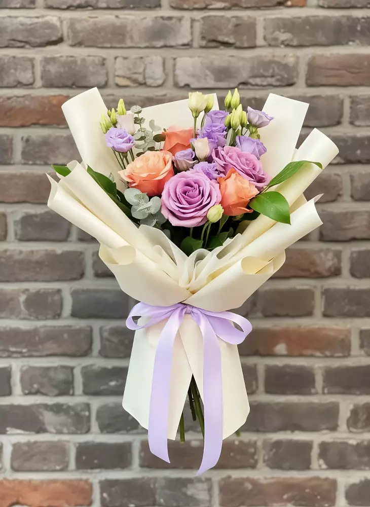 Букет цветов из: Лизиантусы и Розы в Малой Пурге