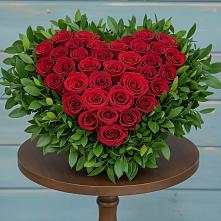 Цветочная композиция из Розы в виде сердца #REPLACE_PRED# Малой Пурге