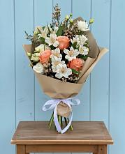 Букет цветов из:  Альстромерии, Лизиантусы, Розы и Хризантемы в Малой Пурге