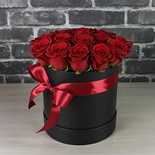 Цветочная композиция из Розы в шляпной коробке #REPLACE_PRED# Малой Пурге