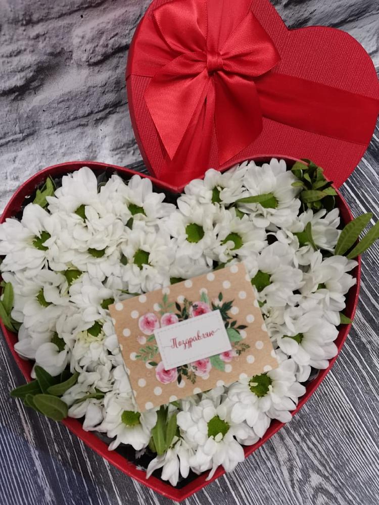 Цветочная композиция из Хризантемы в виде сердца в Малой Пурге