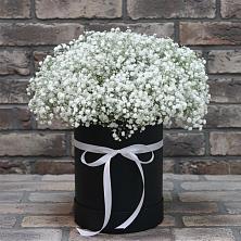 Цветочная композиция из Гипсофила в шляпной коробке в Малой Пурге