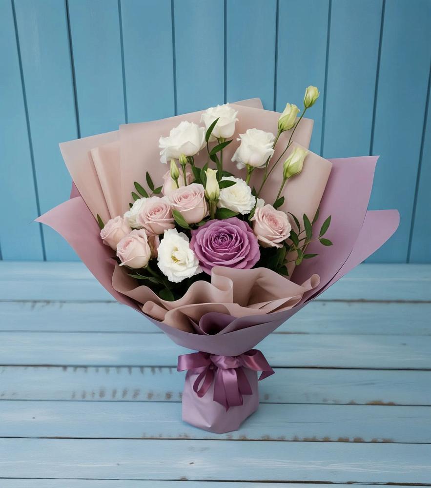 Букет цветов из: Розы и Лизиантусы в Малой Пурге